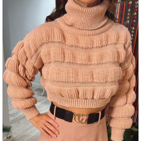 Jersey corto de cuello alto de color rosa, visto por delante.