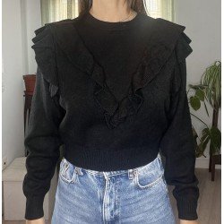 Jersey negro con volante.