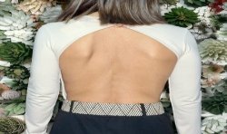 Body blanco visto por detrás.