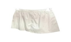 Bajo camisa de color camel.