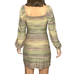 Vestido corto esyampado en tonos amarillo.