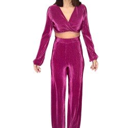Conjunto de dos piezas de manga larga y de color rosa.