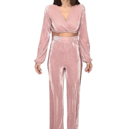 Conjunto de dos piezas de manga larga y de color rosa palo.
