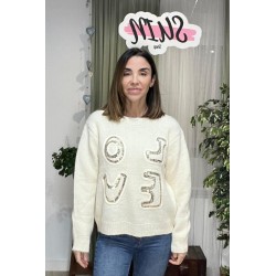 Jersey en color blanco roto con letras que pone Love en la parte de delante.