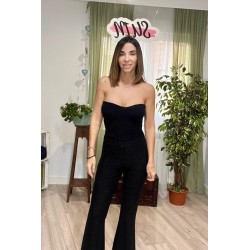 Mono negro ajustado con cuello palabra de honor.