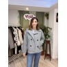 Chaqueta gris con botones y con solapa