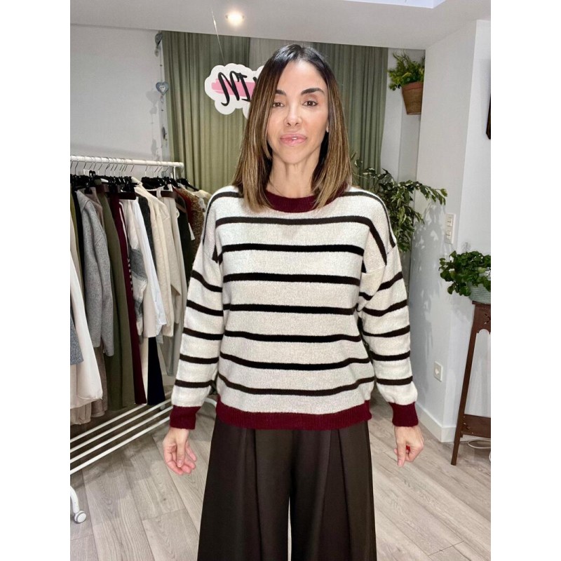 Jersey blanco roto con rayas negras y ribete granate en cuello,puños y parte baja cintura.