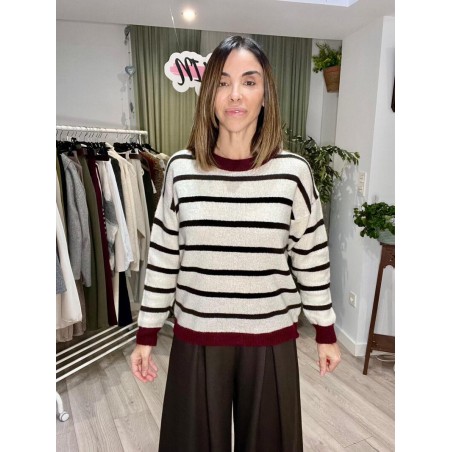Jersey blanco roto con rayas negras y ribete granate en cuello,puños y parte baja cintura.