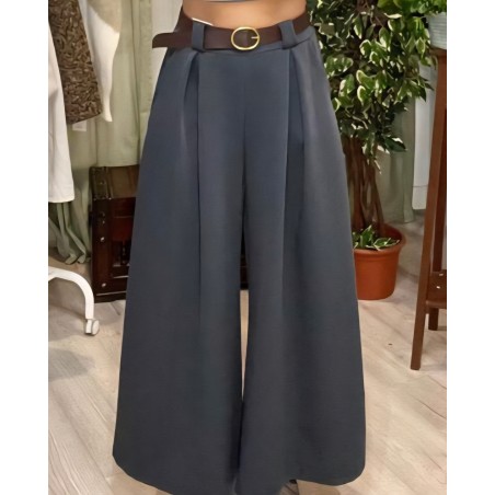 Pantalón ancho de vestir, con pinzas, bolsillos y cinturón de color gris
