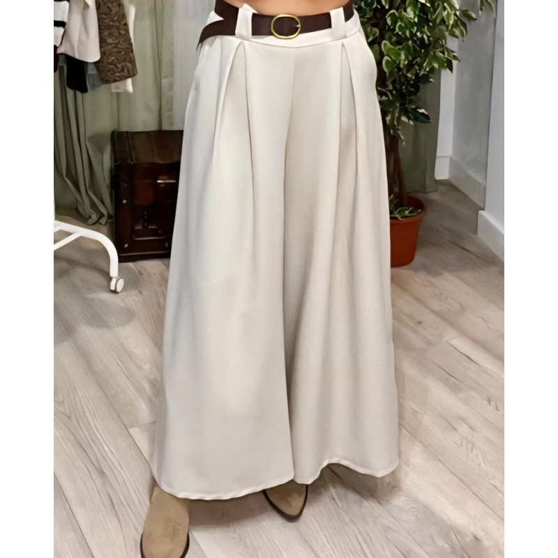 Pantalón ancho de vestir, con pinzas, bolsillos y cinturón de color beige