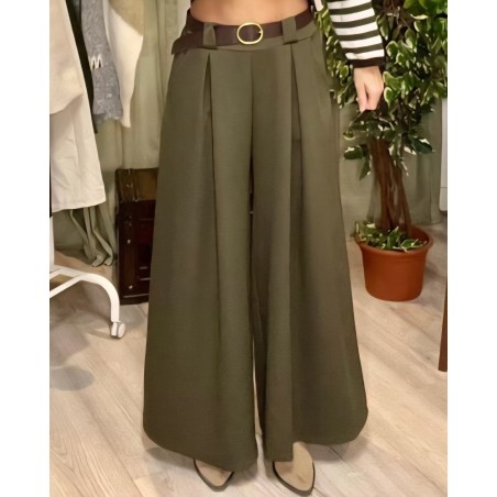 Pantalón ancho de vestir, con pinzas, bolsillos y cinturón de color verde