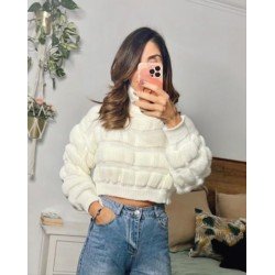 Jersey corto blanco, de cuello alto, visto por delante.